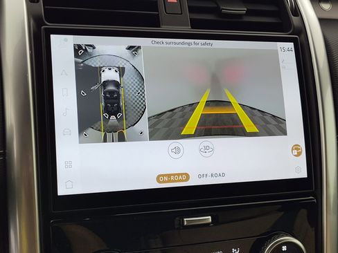 Certified 2025 Land Rover Discovery Dynamic SE image 25