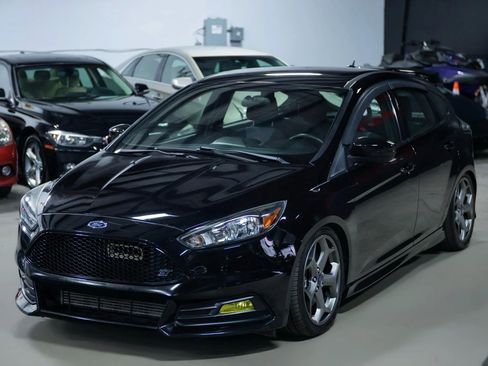 Used 2018 Ford Focus ST image 7