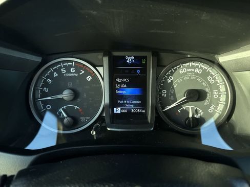 Used 2022 Toyota Tacoma TRD Off-Road image 17