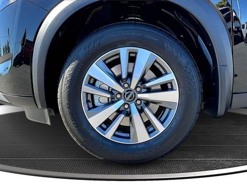 New 2025 Nissan Pathfinder SL w/ Black Appearance Package image 12