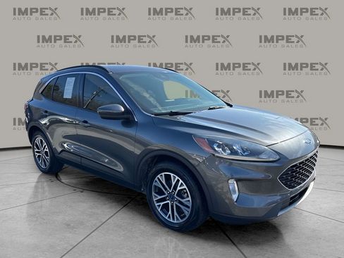 Used 2020 Ford Escape SEL image 7