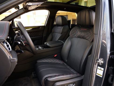 Used 2017 Bentley Bentayga AWD/4WD image 24