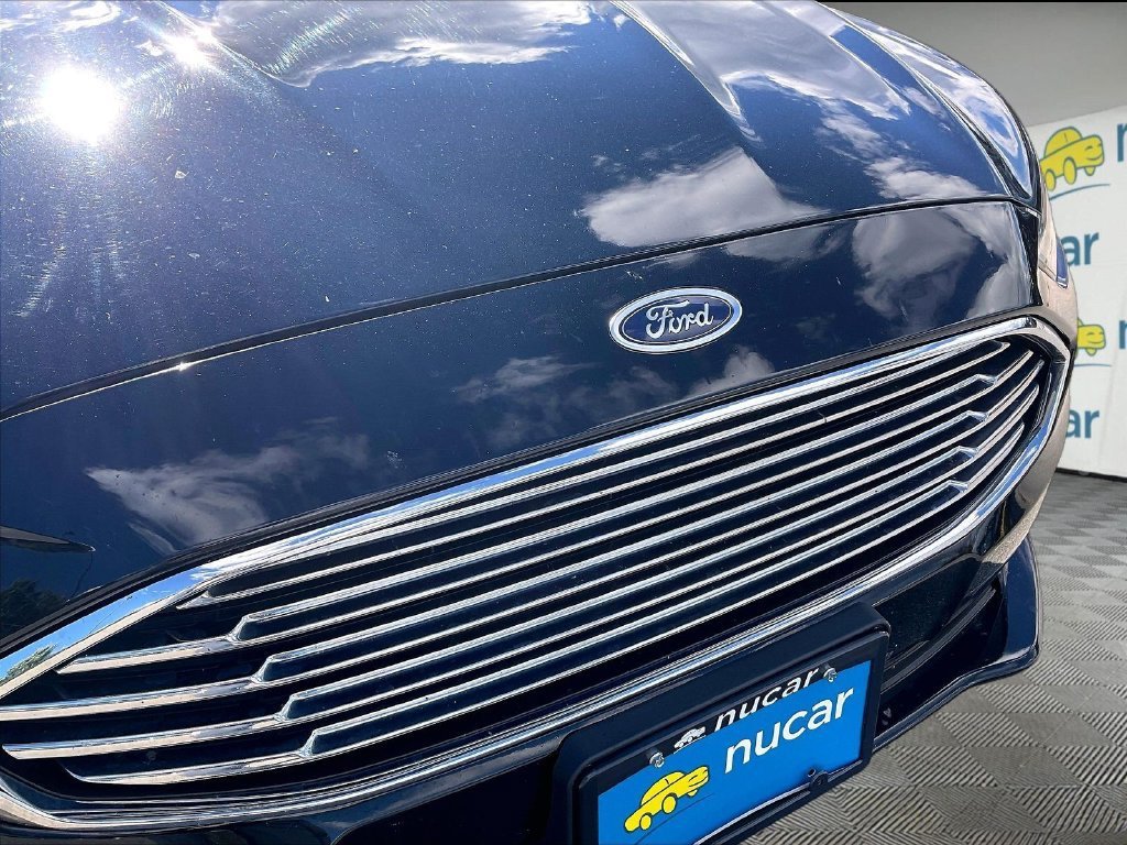 Used 2018 Ford Fusion SE w/ Fusion SE Technology Package FWD image 28