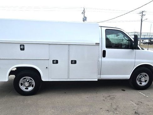 Used 2017 Chevrolet Express 3500 image 5