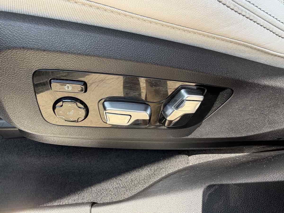 Used 2026 BMW X5 xDrive40i AWD/4WD image 30