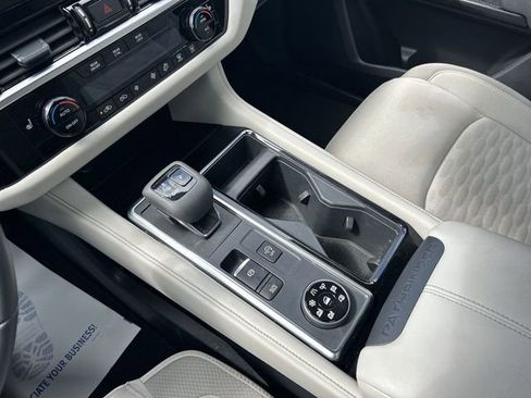 Certified 2024 Nissan Pathfinder SV AWD/4WD image 22