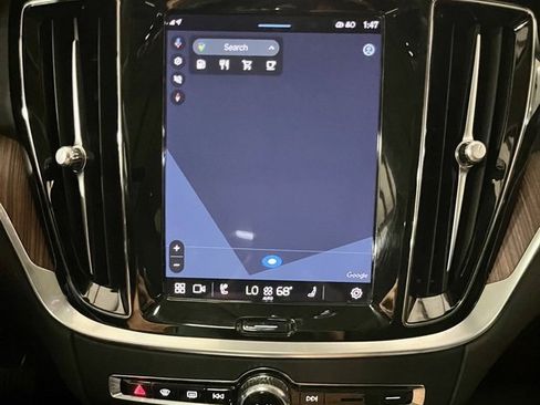 Used 2024 Volvo V60 B5 Cross Country Plus image 15