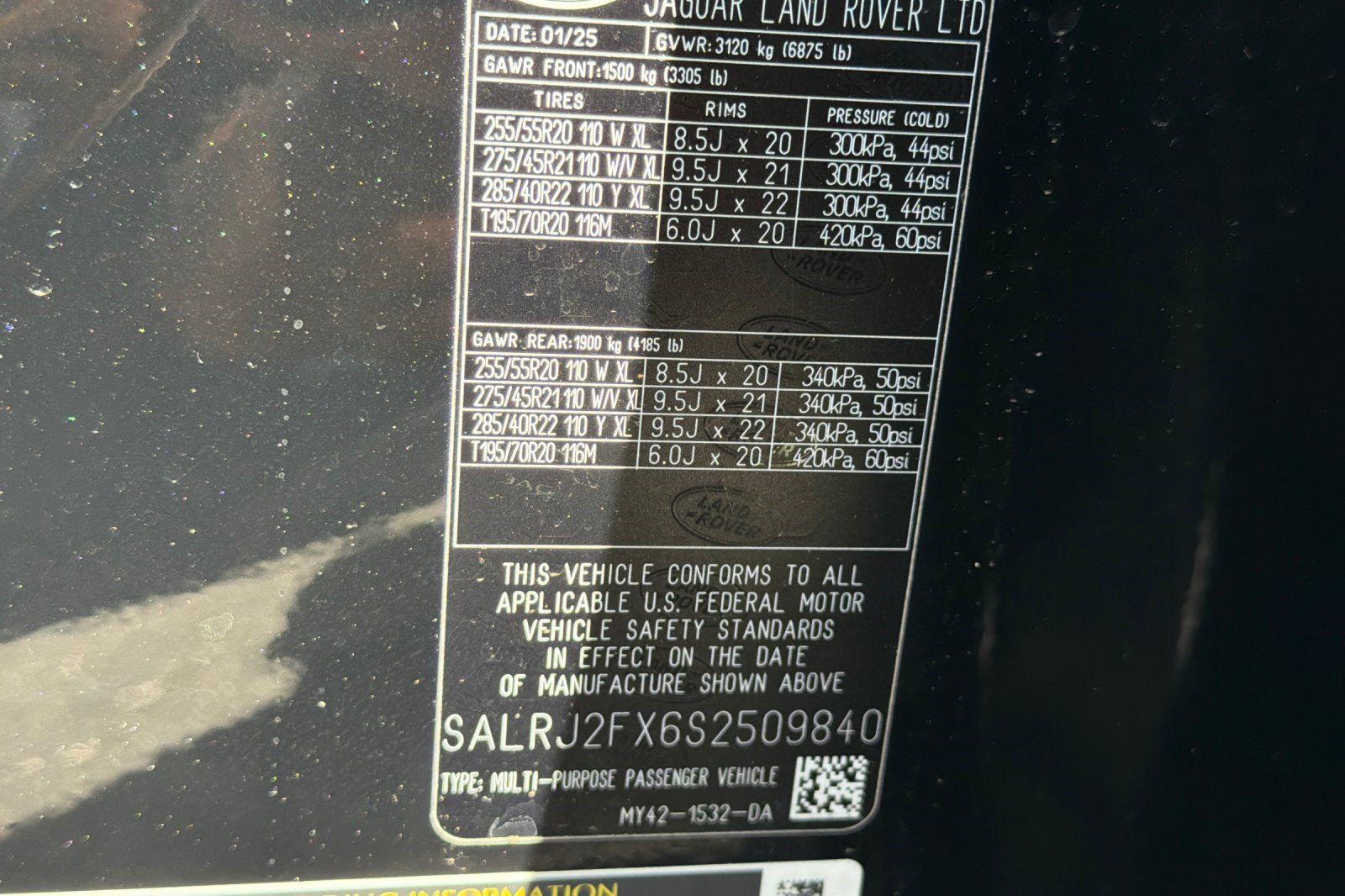 Used 2025 Land Rover Discovery S AWD/4WD image 29