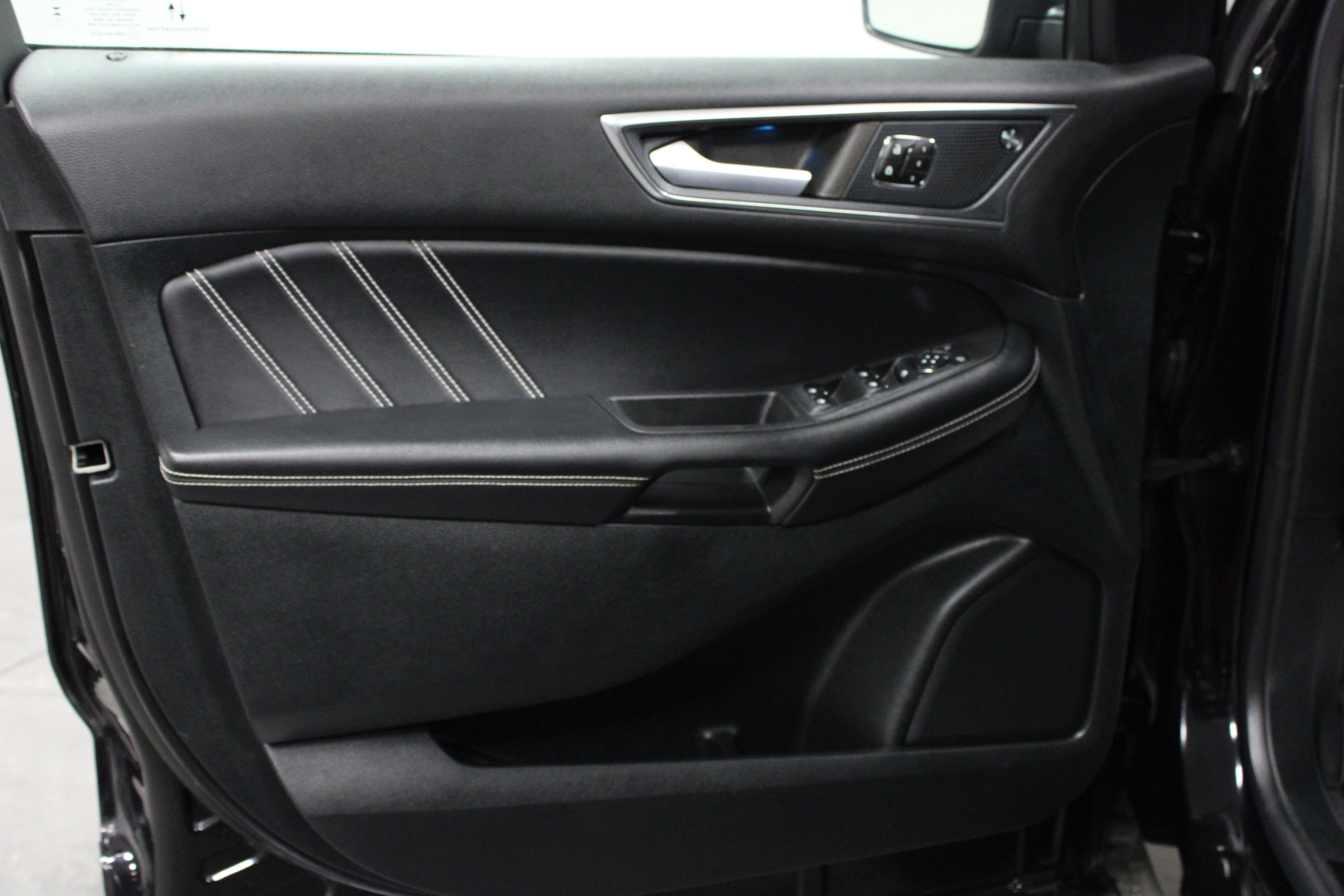 Used 2023 Ford Edge ST AWD/4WD image 11