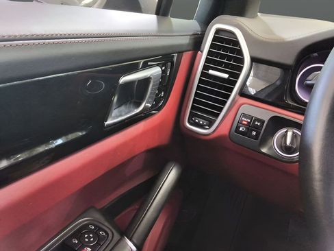 Used 2021 Porsche Cayenne Coupe AWD/4WD image 19
