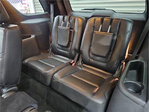 Used 2018 Ford Explorer XLT w/ Equipment Group 202A FWD image 12