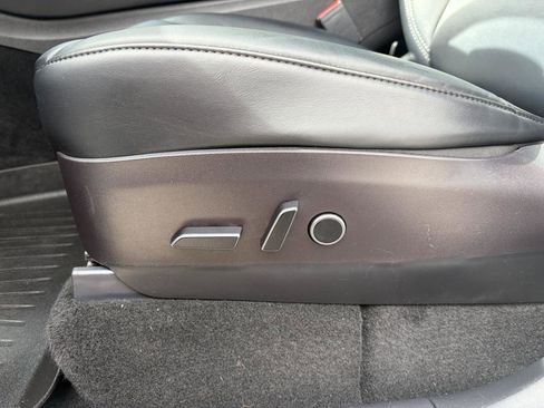 Used 2022 Tesla Model Y Long Range image 12