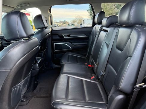 Certified 2022 Kia Telluride LX image 14
