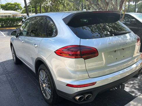 Used 2016 Porsche Cayenne S AWD/4WD image 4