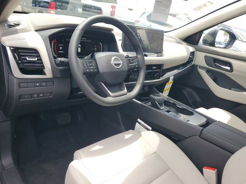 New 2025 Nissan Rogue SL w/ SL Premium Package image 9