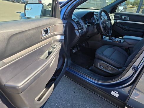 Used 2018 Ford Explorer XLT AWD/4WD image 15