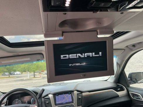 Used 2018 GMC Yukon XL Denali w/ Denali Ultimate Package AWD/4WD image 3