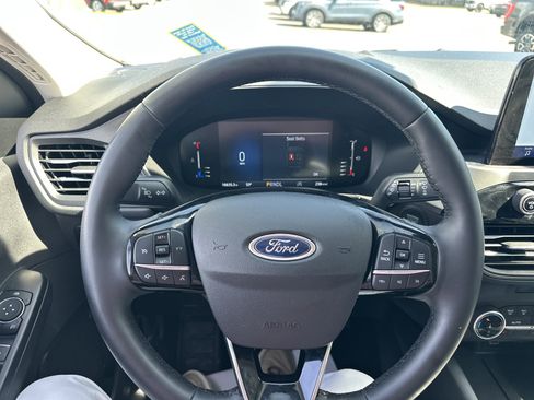 Used 2024 Ford Escape Active AWD/4WD image 3