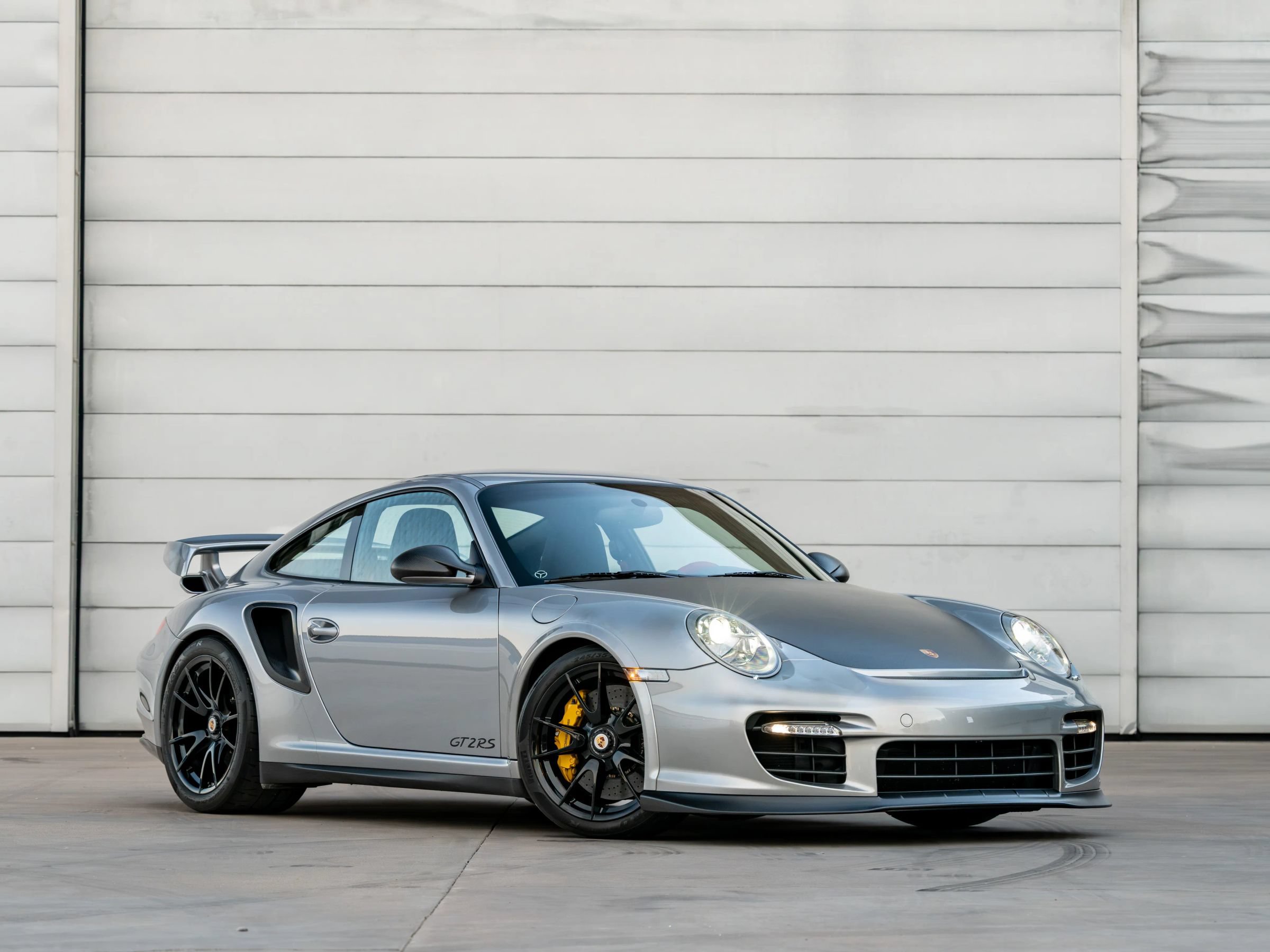 Used 2011 Porsche 911 GT2 RS RWD image 1