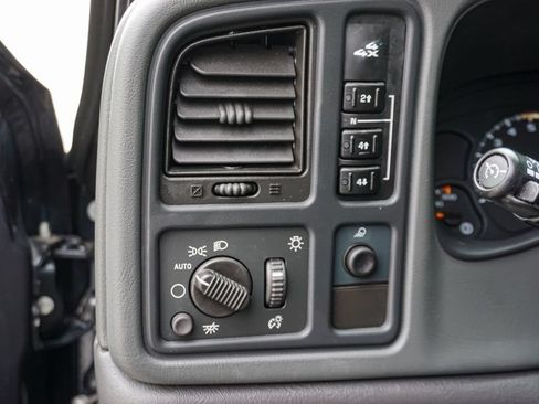 Used 2004 Chevrolet Silverado 2500 LS AWD/4WD image 17