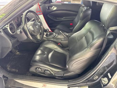 Used 2014 Nissan 370Z Coupe RWD image 10