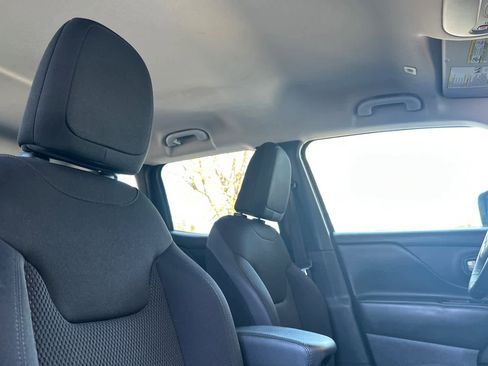 Used 2020 Jeep Renegade Altitude FWD image 18