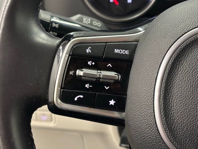 Used 2024 Kia Carnival LX FWD image 23