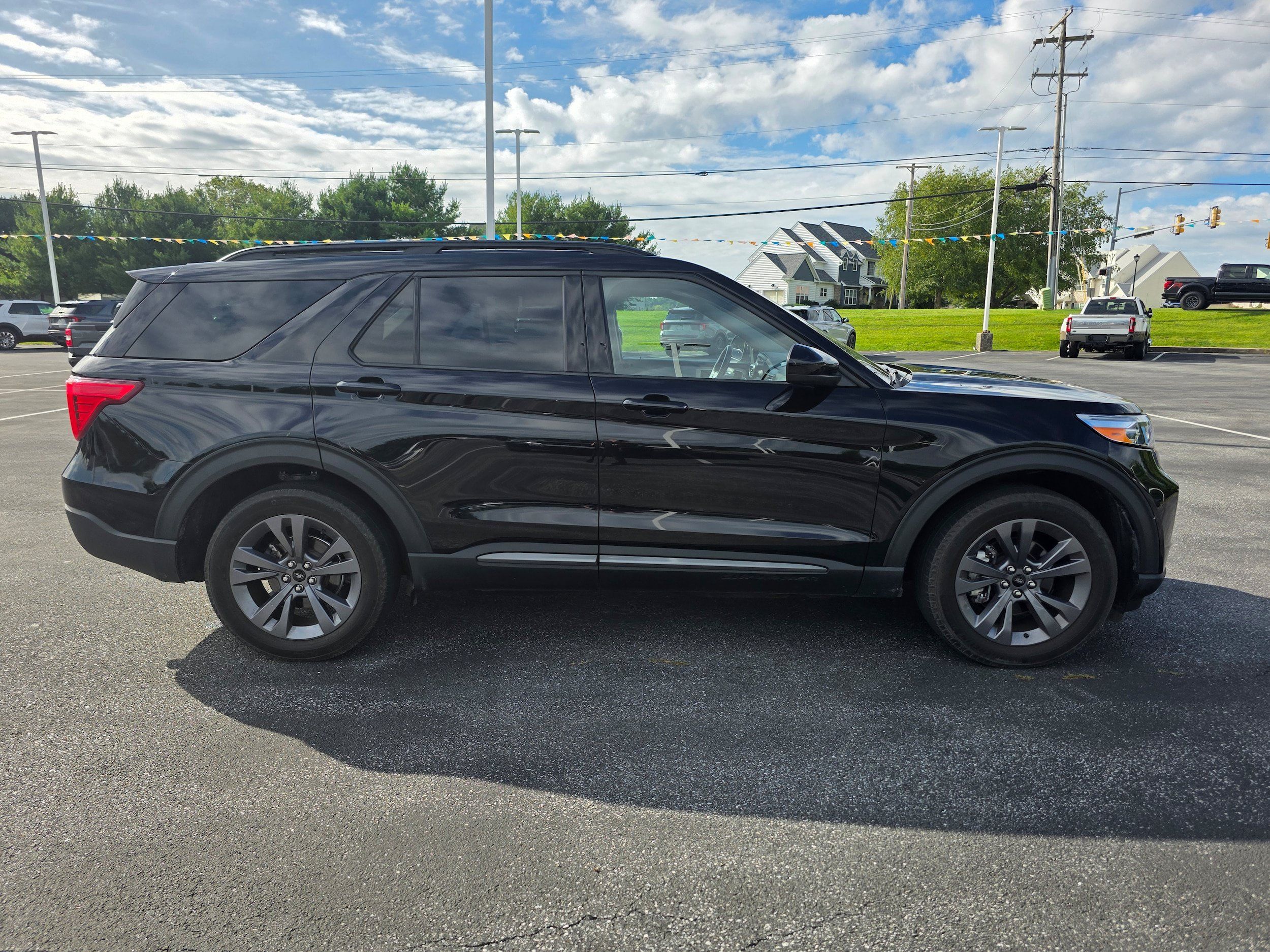 Used 2023 Ford Explorer XLT w/ Equipment Group 202A AWD/4WD image 6