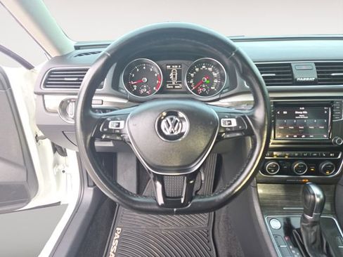 Used 2018 Volkswagen Passat 2.0T SE image 12