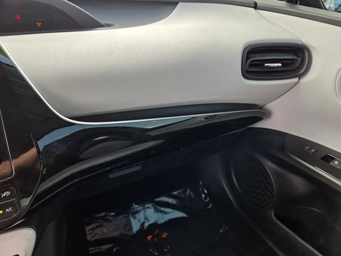 Used 2016 Toyota Prius Four FWD image 28