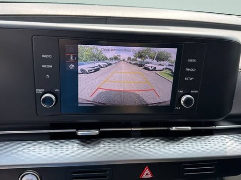 Used 2024 Kia Carnival LX FWD image 33