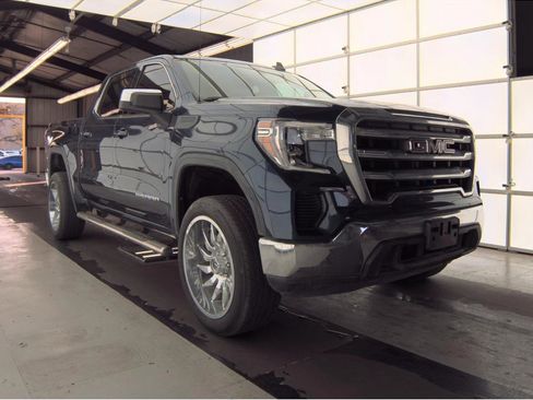 Used 2020 GMC Sierra 1500 SLE w/ SLE Value Package image 3