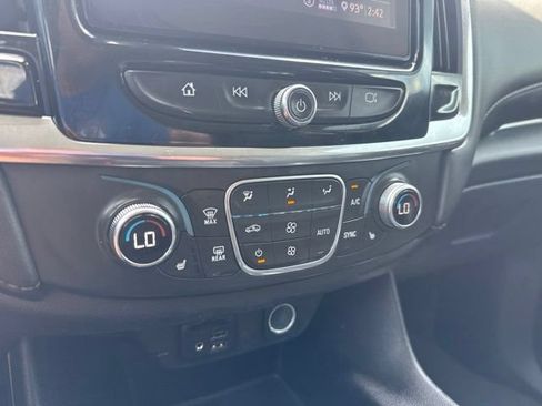 Used 2021 Chevrolet Traverse RS FWD image 5