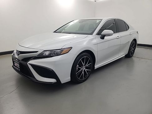 Used 2024 Toyota Camry SE FWD image 5