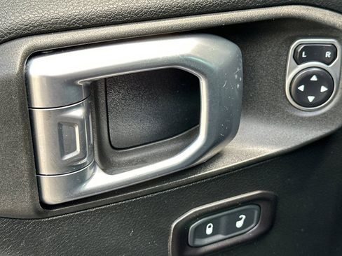 Used 2019 Jeep Wrangler Unlimited Sport S AWD/4WD image 11