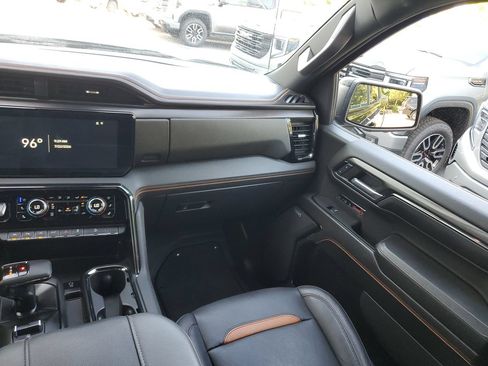 Used 2024 GMC Sierra 1500 AT4 w/ Technology Package AWD/4WD image 15
