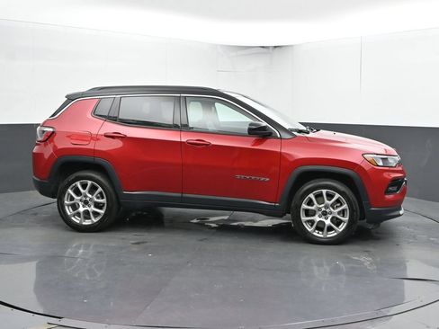 Used 2025 Jeep Compass Limited AWD/4WD image 4