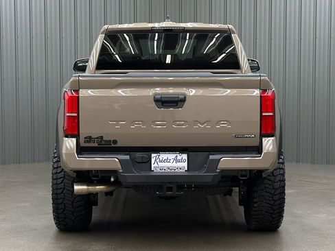 Used 2026 Toyota Tacoma TRD Off-Road AWD/4WD image 4