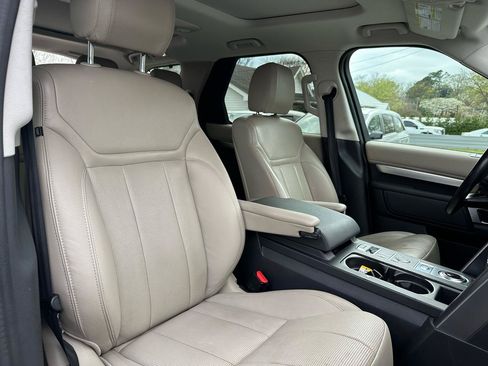 Used 2020 Land Rover Discovery Landmark AWD/4WD image 31