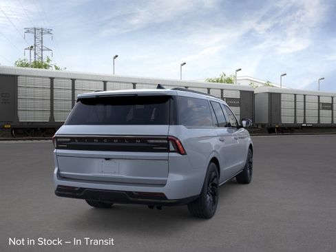 New 2026 Lincoln Navigator L Reserve AWD/4WD image 8
