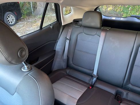 Used 2025 Chevrolet Trax LT w/ LT Convenience Package image 39