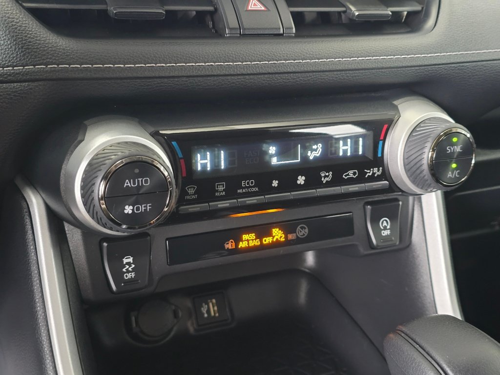 Used 2025 Toyota RAV4 XLE AWD/4WD image 27