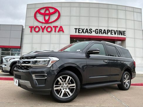 Used 2024 Ford Expedition Limited AWD/4WD image 2