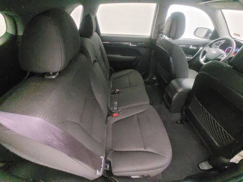 Used 2015 Kia Sorento LX image 19