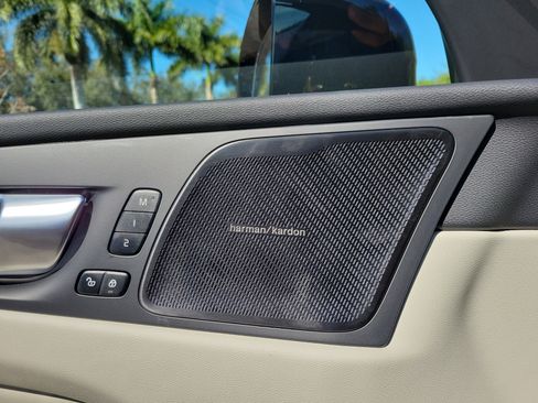 Used 2025 Volvo XC60 T8 Ultra w/ Climate Package image 20