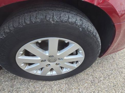 Used 2014 Chrysler Town & Country Touring w/ Driver Convenience Group FWD image 11