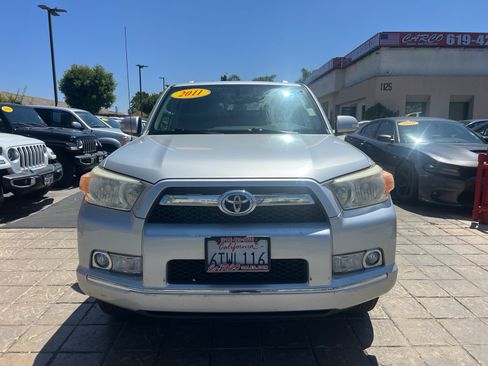 Used 2011 Toyota 4Runner SR5 w/ Convenience Pkg AWD/4WD image 2
