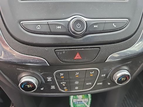 Used 2020 Chevrolet Equinox LT image 17