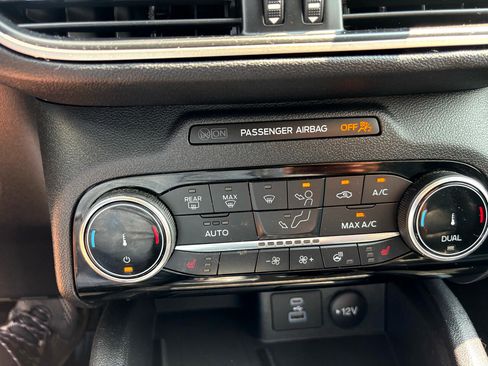 Used 2022 Ford Escape SEL w/ Technology Package image 30