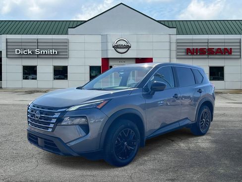 Used 2025 Nissan Rogue S image 3